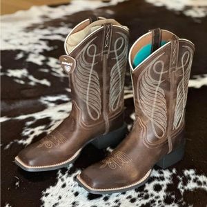 Ariat - Round Up Wide Square toe boot